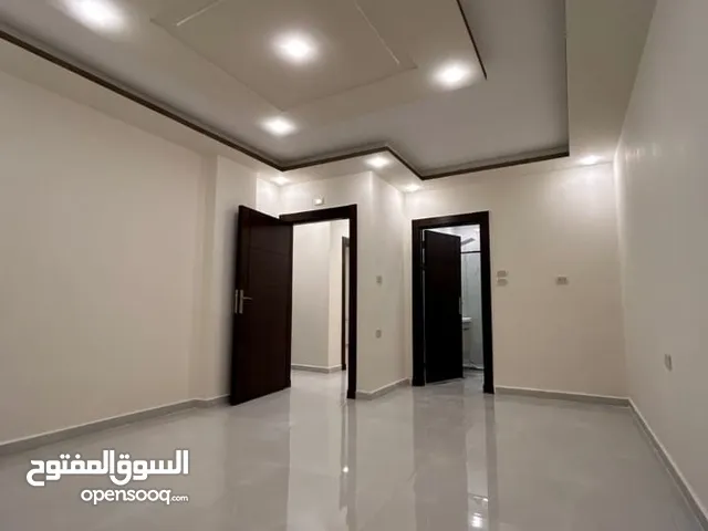 شقة طابق ثاني بافضل مواصفات فندقية و اجمل مواقع الزرقاء الجديدة _ البتراوي)