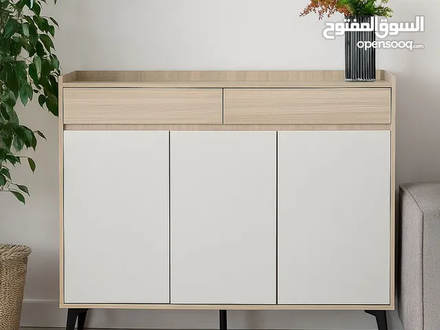 خزانة فاخرة بتصميم عصري أنيق ثلاثة دفات تصميم ذكي يحتوي على درجين علويين لحفظ الأغراض الصغيرة