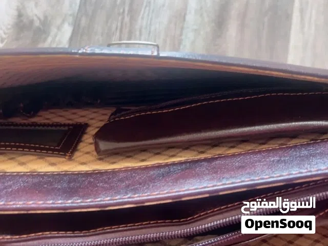شنطة أنيقة فاخرة مناسبة للبزنس بسعر كزيوني