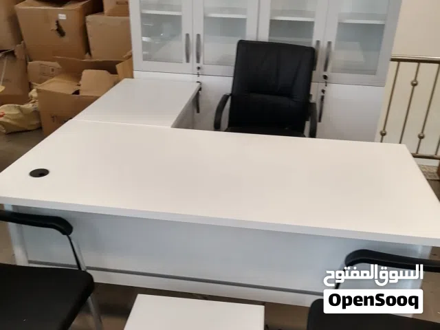 مكاتب موظفين +إدارية