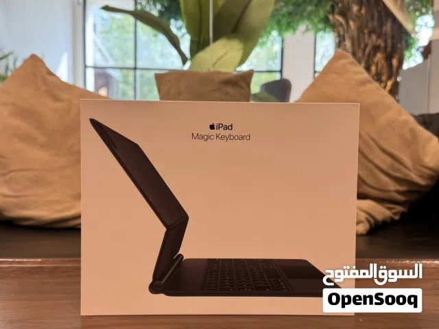 Apple Magic Keyboard for iPad 11-inch / 12.9-inch (Black+White) Arabic & English