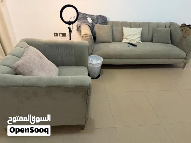 طقم سوفا لثلاث اشخاص و لشخص واحد المجموع 4 اشخاص