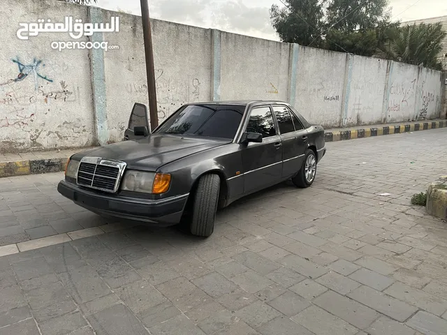 Mercedes Benz E-Class 1993 in Sana'a