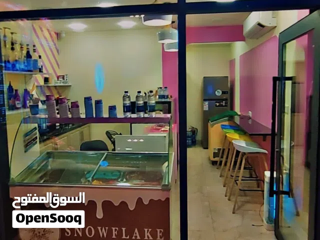 محل تجاري للبيع منطقة الحجرة داخل المطار للإستفسار