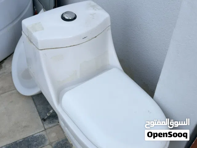 مرحاض ومغسلة بحالة ممتازة
