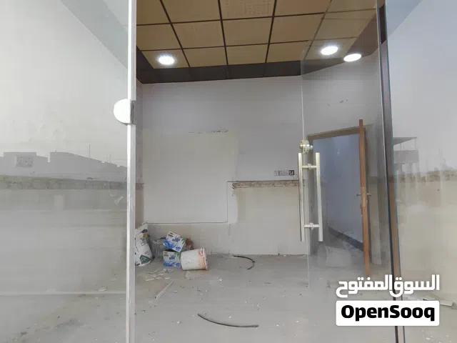 محل كبير على الشارع العام التنومة