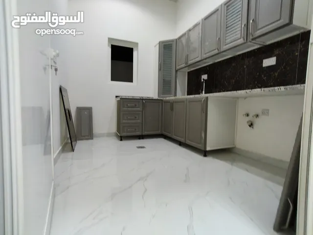 غرفتين وصالة مساحات مع غرفة خادمة وحوش مستقل