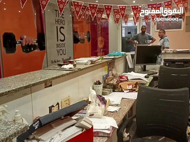 فرصه للشركات الكبري والمقرات الاداريه والانشطه التجاريه معرض دوريين للبيع شارع عمودي علي مكرم عبيد