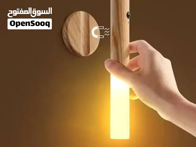 مصباح ليلي خشبي LED – إضاءة ذكية وجو مريح