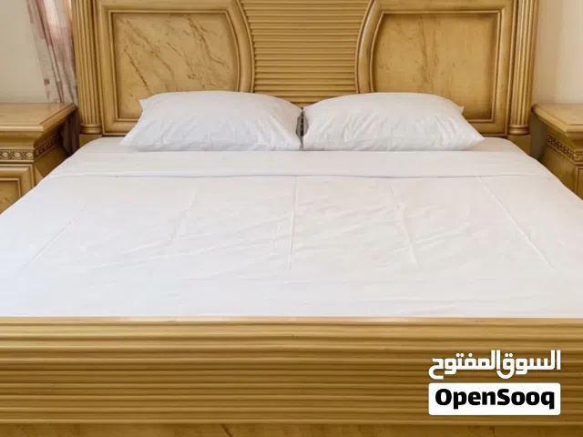 غرف نوم ملكية (تصميم كلاسيكي فاخر)بحالة جيدة جداً