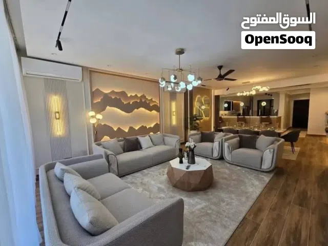 للاستلام فوري في الشروق شقة للبيع بمساحة 253م بتشطيب الترا سوبر لوكس علي فيو حمام سباحة بسعر مميز