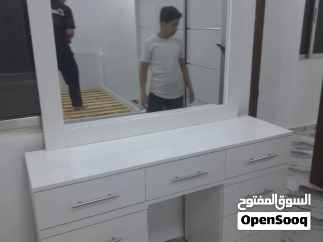 كمدينات جميع الوان اتواليت تسريحه جميع المقاسات خشب لاتيه او حسب الطلب