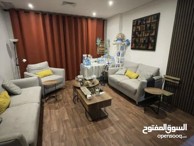 طقم كنبات مع برادي صالون