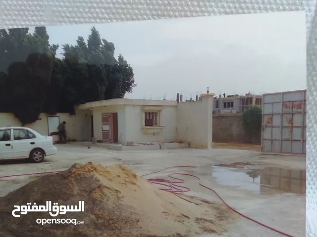 بيع هنقر مساحة المسقوف 30متر للعمق ×20متر عرض =600متر مسقوف ، السقف من الزنك العادي