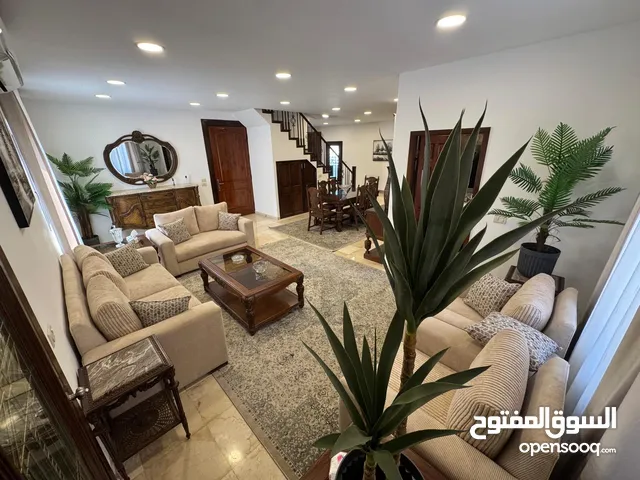 شقة مع روف 4 غرف فندقية مفروشة ملوكي للإيجار السعر لليوم •اقل مدة اسبوع•