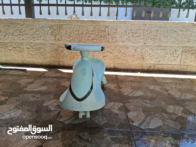 سيارة اطفال
