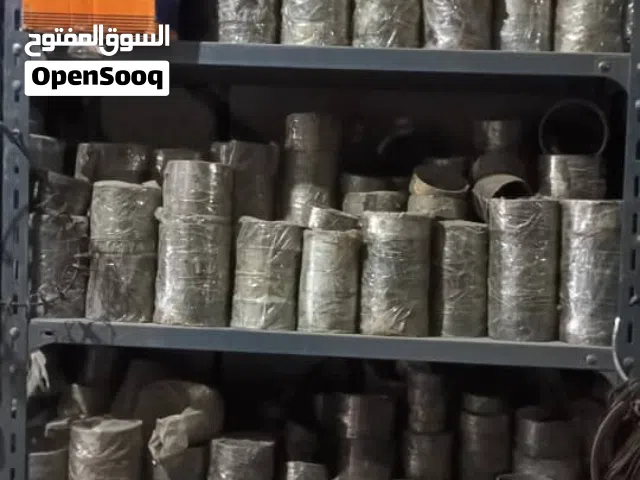 شاحنات بوابير ومعدات