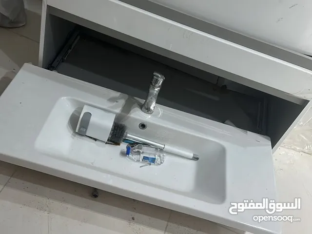 مغسلة مودرن بيها اضرار فقط بالخشب السعر 70 وبيها مجاال