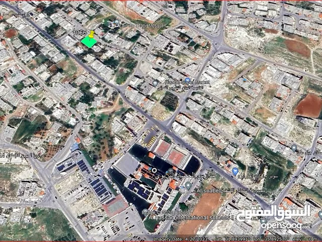 عمان المقابلين حي الحرية قريبة من مدارس الحصاد لها واجهة على الشارع 34 م بعمق 27م مستوية الشكل.