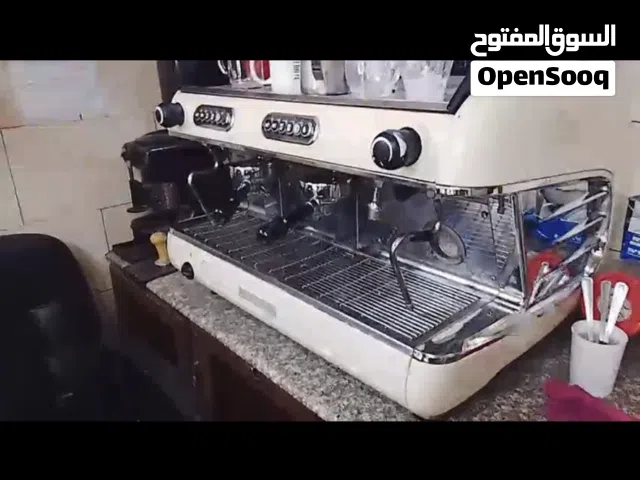 ماكينه اسبريسو مستعمله مع مطحنتها وكافه مستلزماتها بحاله ممتازه جدا نوعيه ممتازه جدا واستعمال قليل