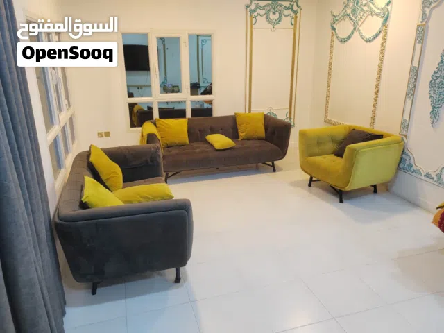 طقم كنب بحالة ممتازة استعمال خفيف