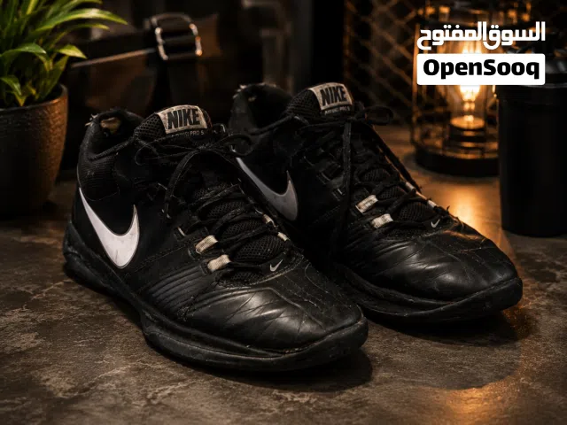 للبيع المستعجل – حذاء كرة سلة Nike أسود – مناسب للرياضة والتمارين – سعر لقطة 4 دنانير فقط