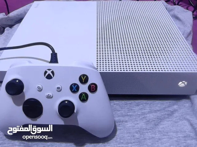 اكس بوكس ون اس للبيع نظيف جدا الاستخدام قليل