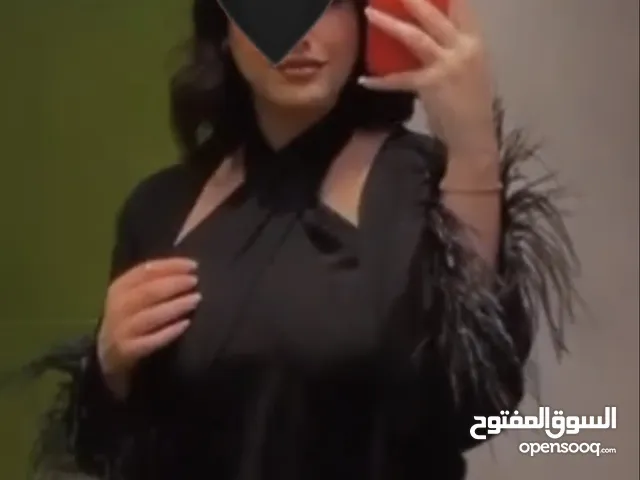عباي سوداء باكمام ريش تحته فستان سعر الشراء 40سعر البيع 20