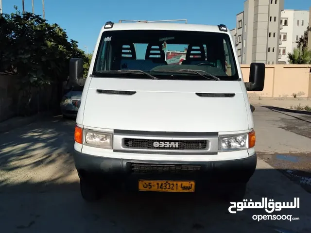 Tow Truck Iveco 2000 in Tripoli