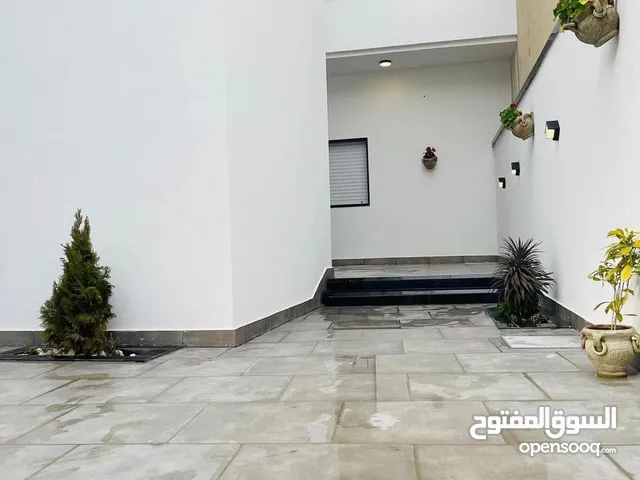 580 m2 More than 6 bedrooms Villa for Sale in Tripoli Al-Hashan