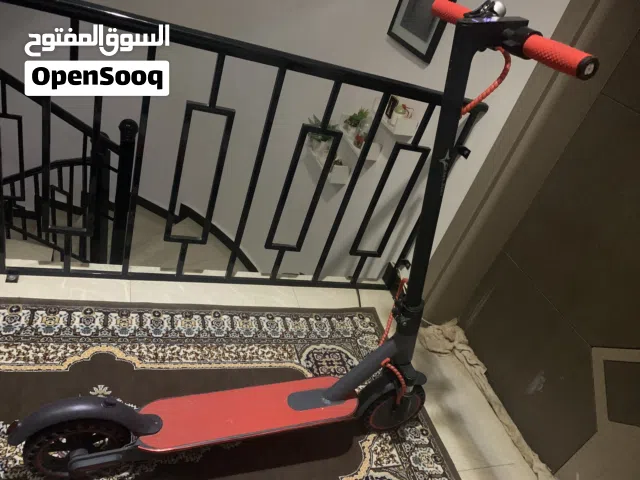 للبيع بيع سريعة بسبب محتاج مبلغ سكوتر كهربائي بسعر أقل من السوق إذا جاد شوف الوصف وتوصل على رقم