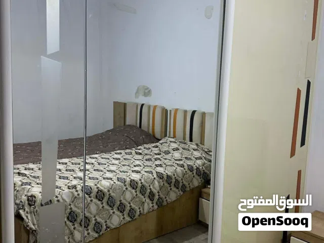 غرفة نوم فرديه للبيع صناعه تركيه تحتوي ع 2 اسرة بفراشاتهم و 2كمدينو وزيانه وملحق ودولاب كبير
