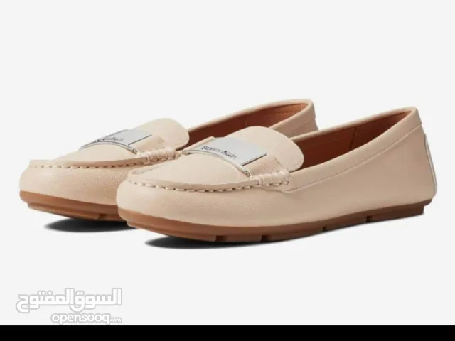 شوز CK مقاس us 8:5 تقريبا 40