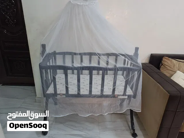 بيع سرير وعربة اطفال