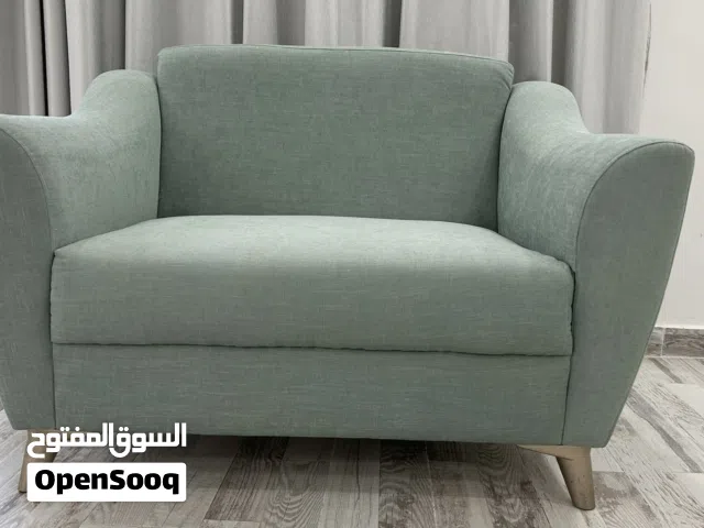 كنب كرسي واسع و نظيف و شبه جديد للمحلات او للمنازل