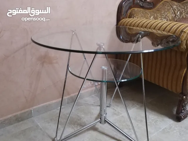 طاولة زجاج للبيع بحالة وكالة استخدام شهر