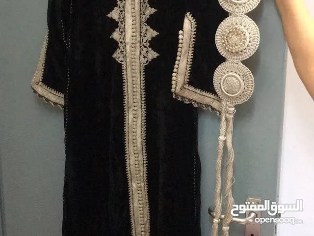 فستان مغربي خياطة يدوية جلابية وفراشة وقفطان مغربي اصلي لتواصل على رقم لمعرفة سعر كل قطعة