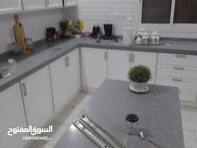 فني فك وتركيب و صيانة مطابخ المنيوم جده