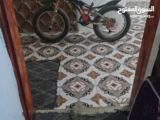 دراجة هوائية السعر خمسين ألف ريال يمني قابل للتفاوض