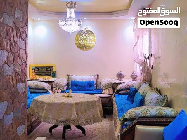 شقة رائعة للبيع بالشلالات عين حرودة، 56م2، مطبخ مجهز، صالحة للسكن، قريبة من جميع المرافق وبواجهتين..