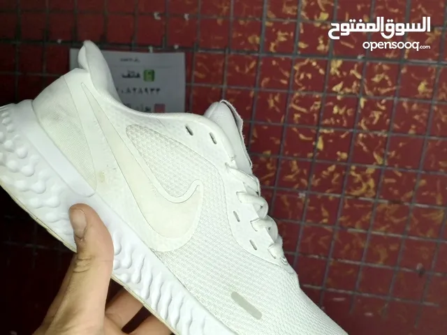 44 Sport Shoes in Basra