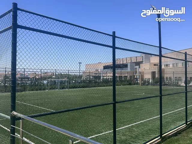 تجهيز ملاعب كرة قدم بالعشب الصناعي معتمد لدى الوزارات