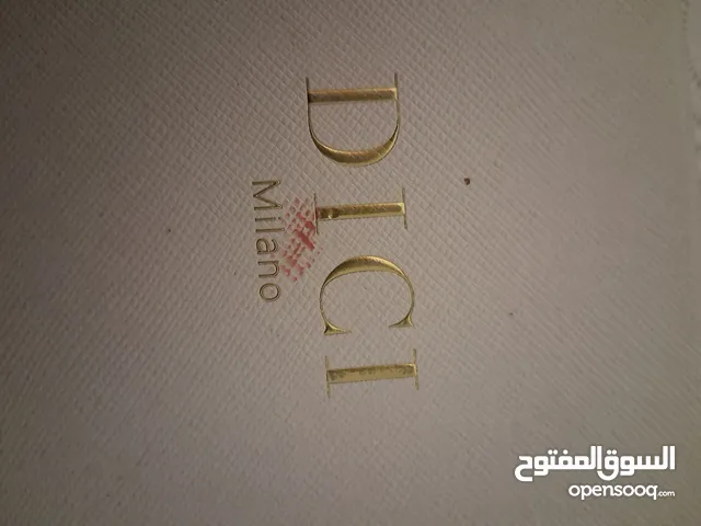 أسوار معه خاتمه اصلي. نظيف ماركه DICI معه خاتمه.