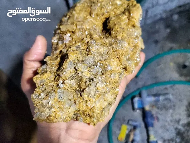 الحجر الكريمه