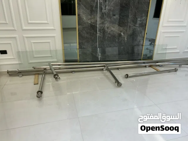 دربزين ستانلس ستيل و زجاج عدد 4 برندات غير مستعمل جديد وكاله للبيع بسعر مغري