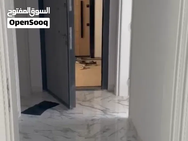 شقه جديده للإيجار في كمباوند جديد مساحه الشقه 150 متر 2 غرف 2 حمام + مربوعه ووسط حوش