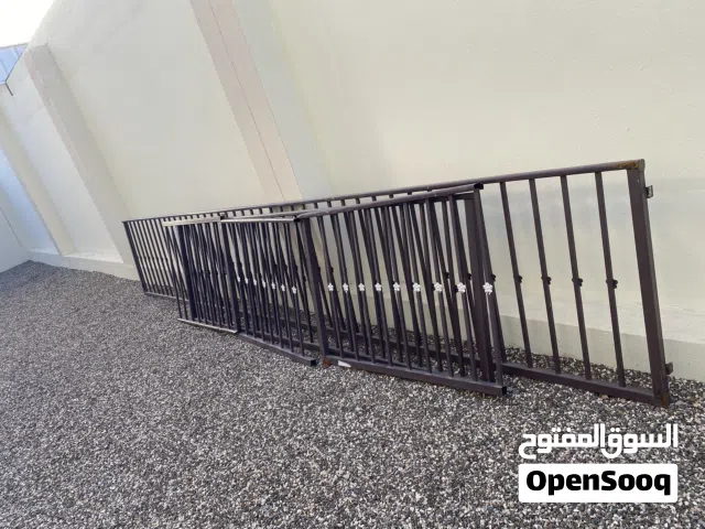 سياج نظيف شبه جديد