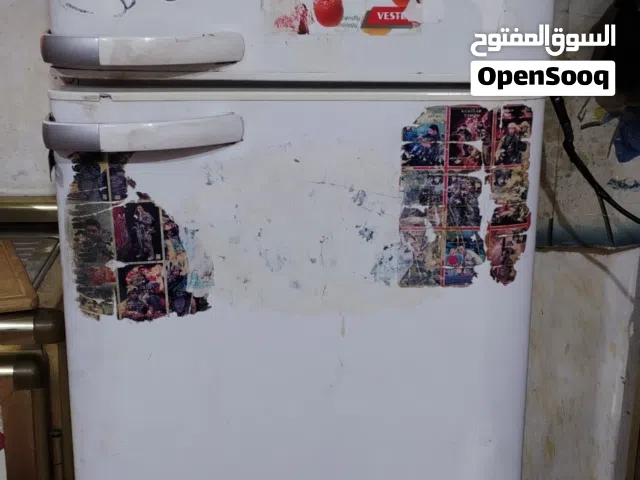 ثلاجه للبيع ب 150 و بيه مجال تجميد ممتاز