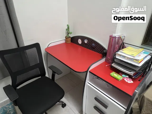 مكتب وكرسي للبيع
