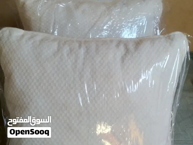 للبيع ثلاث قطع مساند كنب شبه جديد مفهوشه اى مشكله كأنهم جديده